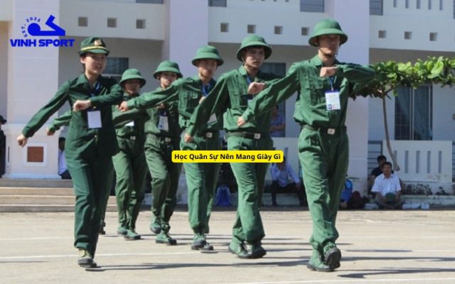 Học Quân Sự Nên Mang Giày Gì