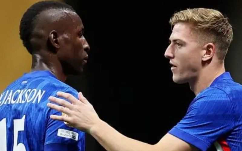 Chelsea giải quyết bài toán thừa mứa nhân sự trong phòng thay đồ thế nào
