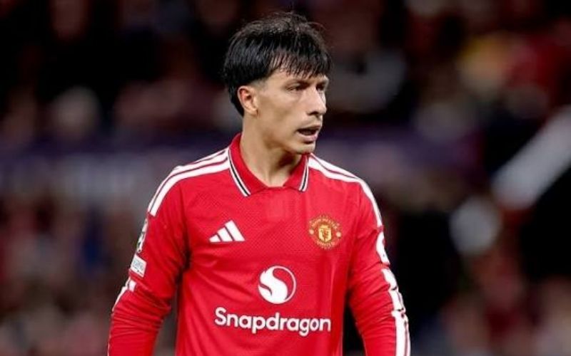 Lisandro Martinez trở lại gia cố hàng thủ Manchester United